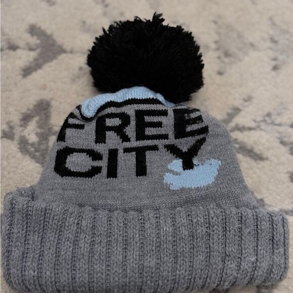 Freecity Gray and Black Pom-Pom Hat